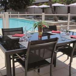 Le Trianon - Notre terrasse au bord de la piscine