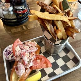 Connecticut Lobster Roll Connecticut Lobster Roll
