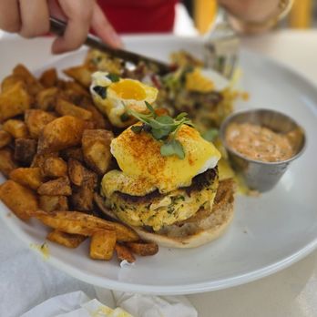 Blueberry’s Grill - The crab cake benedict - Breakfast & Brunch Near Me - Wilmington, North Carolina
