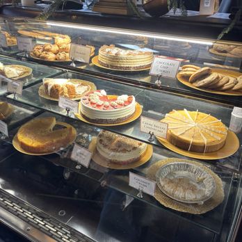 Pottery World Cafe - Dessert display - Italian Near Me - Rocklin, California