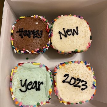 SusieCakes - NYE cupcakes - Desserts Near Me - Manhattan Beach, California