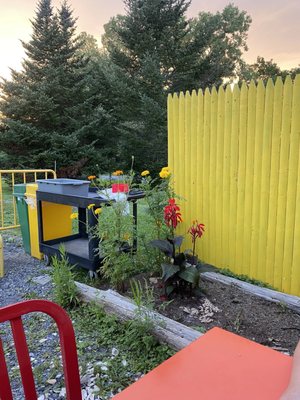 Zinnia’s Dinette by null