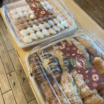 La Monarca Bakery & Cafe - Holiday dessert trays - Bakeries Near Me - Whittier, California La Monarca Bakery & Cafe - Holiday dessert trays - Bakeries Near Me - Whittier, California