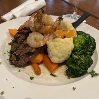 Riptide Marine Pub Grill & Catering - Sirloin Steak, Medium, No potatoes, Extra vegetables. - Pubs Near Me - Campbell River, British Columbia
