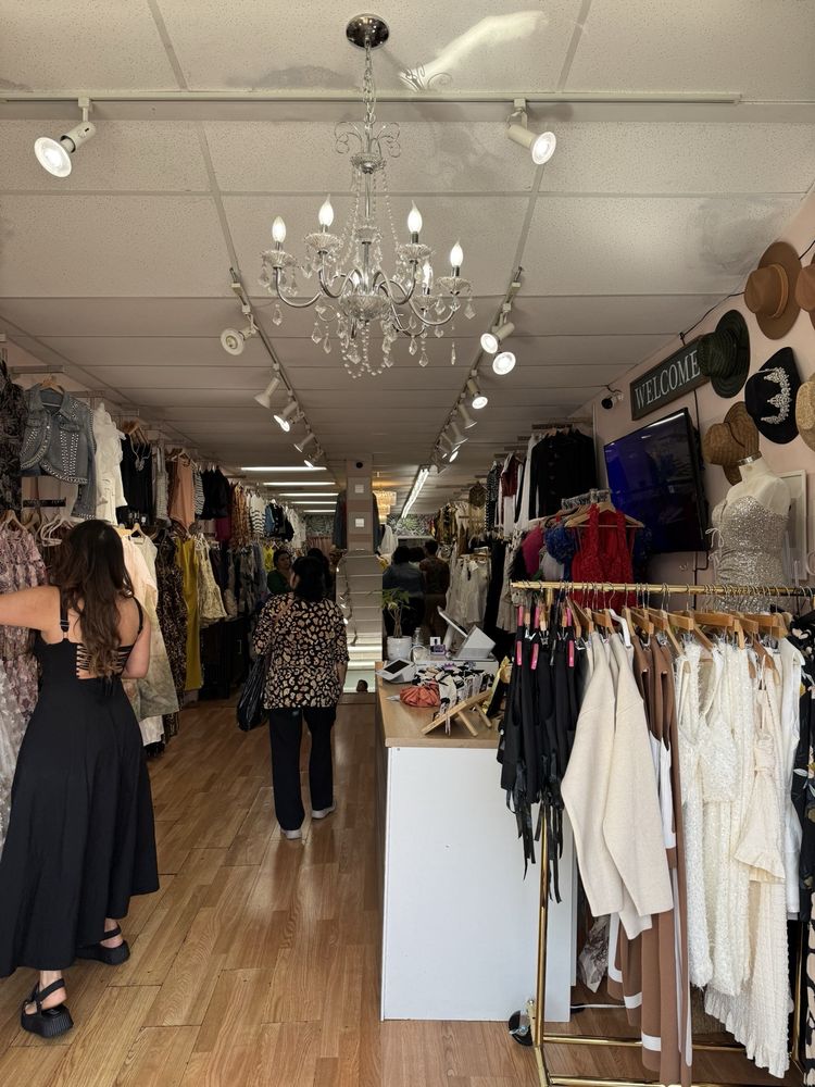 Moniso Boutique Logo
