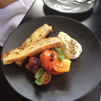 Sea Containers Restaurant - Burrata and heirloom tomatoes - Seafood Near Me - London, XGL Sea Containers Restaurant - Burrata and heirloom tomatoes - Seafood Near Me - London, XGL