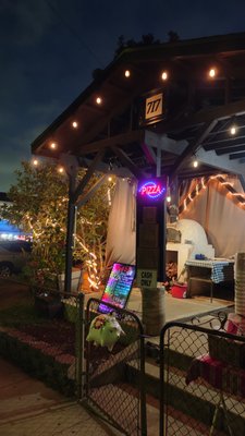 Hugo's Pizza by null