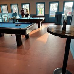 123 Dzo Sports Bar - Pool tables