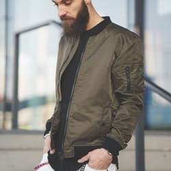 Zeitzeichen - Bomber Benjamin von Tigha. www.zeitzeichen-shop.com