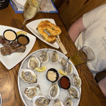 Howard's Pub & Raw Bar Restaurant - Crab pretzel (incredible) ahi tuna bites (also incredible) and the legendary oysters - Seafood Near Me - Ocracoke, North Carolina Howard's Pub & Raw Bar Restaurant - Crab pretzel (incredible) ahi tuna bites (also incredible) and the legendary oysters - Seafood Near Me - Ocracoke, North Carolina