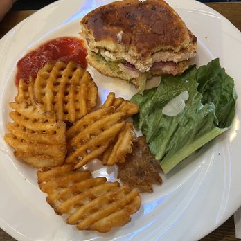 Shooterz Bar And Grill - Chicken Grill sándwich was amazing. - American Near Me - Stephenville, Texas Shooterz Bar And Grill - Chicken Grill sándwich was amazing. - American Near Me - Stephenville, Texas