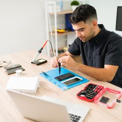 Burlingame IPhone Repair - Free screen protector for iPhone screen replacement.