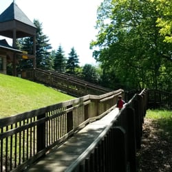 Bay Court Park - Walkway looking up from beach.