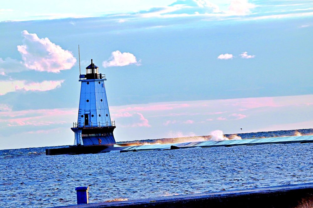 Stearns Park Beach Logo