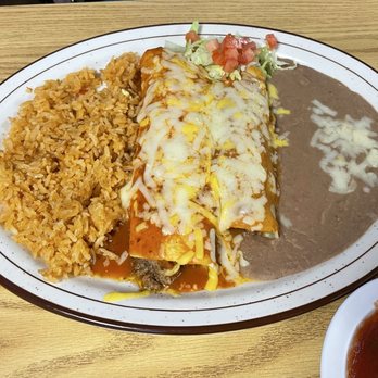 Vaqueros Mexican Restaurant - Combo Grande (beef burrito & tamale) - Mexican Near Me - Statesville, North Carolina Vaqueros Mexican Restaurant - Combo Grande (beef burrito & tamale) - Mexican Near Me - Statesville, North Carolina