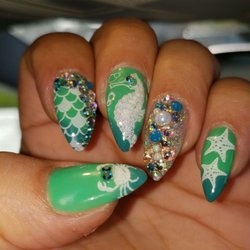 Glamour Diva Nails - Under the sea nails with stones all natural