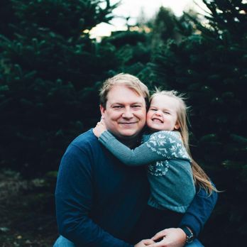 Crystal Creek  - The best seattle holiday mini sessions at Crystal Creek Tree Farm with Anna Nodolf Documentary Family Photographer. - Attraction Farms Near Me