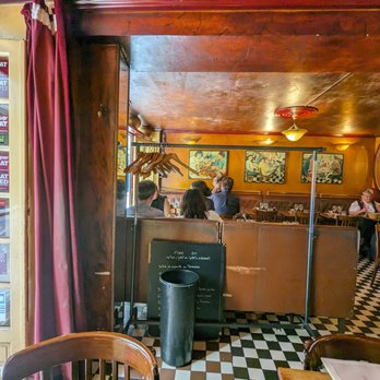 Le Bistrot d'Henri - Inside the restaurant - French Near Me - Paris, 75 Le Bistrot d'Henri - Inside the restaurant - French Near Me - Paris, 75