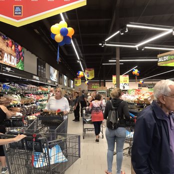 ALDI - Busy first opening day - Grocery Near Me - Encinitas, California