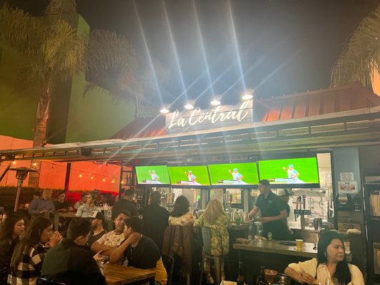 La Central Beer & Wine Garden by null