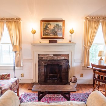 Little River Inn - Living room in the Patent House - Hotels Near Me - Aldie, Virginia Little River Inn - Living room in the Patent House - Hotels Near Me - Aldie, Virginia