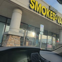 3OH3 Smokes and Vapes - Front of shop