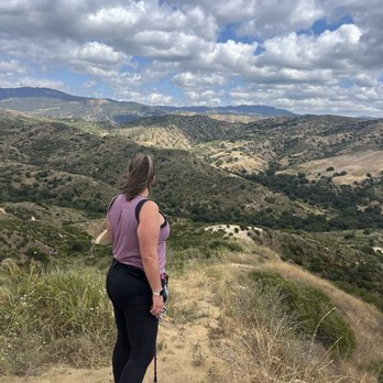 Weir Canyon Trailhead - Viewy - Hiking Near Me - Anaheim, California
