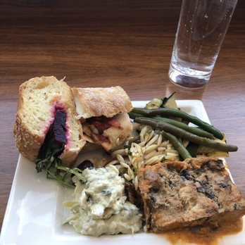 Lufthansa Lounge - Airport Lounges Near Me - Dulles, Virginia