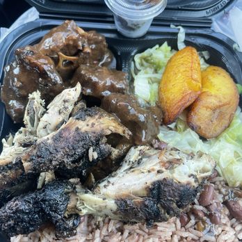 Jamaica's Island Style Restaurant - My oxtail and jerk chicken plate - Caribbean Near Me - Lancaster, California