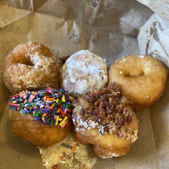 Daily Dozen Doughnut - Sprinkle, powdered, plain, cinnamon & sugar, maple & bacon - Bakeries Near Me - Seattle, Washington