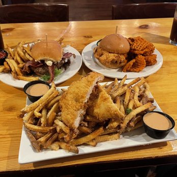 620 State - Bourbon burger, hot chicken sandwich, buttermilk fried chicken with garlic fries. - Music Venues Near Me - Bristol, Tennessee 620 State - Bourbon burger, hot chicken sandwich, buttermilk fried chicken with garlic fries. - Music Venues Near Me - Bristol, Tennessee