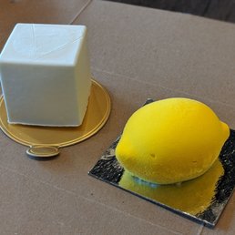 Triple Cheese Mousse (a bit too cheesy for me) + Lemon Mousse (my favorite) Triple Cheese Mousse (a bit too cheesy for me) + Lemon Mousse (my favorite)