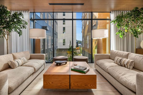 Liza Eastlake by null