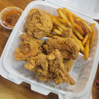 Rokstar Chicken Harlem - Boneless chicken and Cajun fries with the Koren Chilli sauce - Chicken Wings Near Me - New York, New York