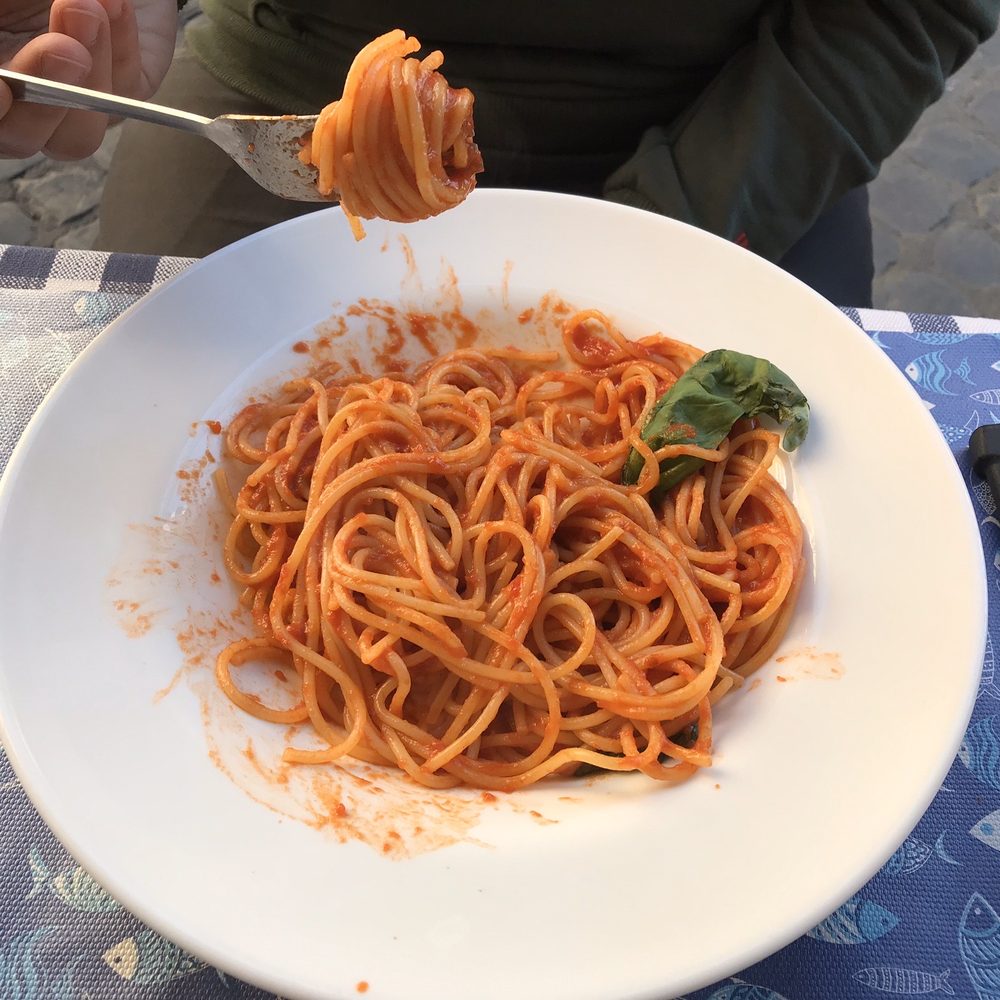 Pizzeria Franco e Cristina - Pasta with tomatoes and basil. - Pizza Near Me - Rome, RM