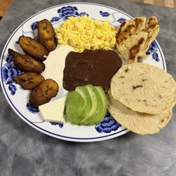 Pupuseria Dona Mary - 1. Desayuno Especial