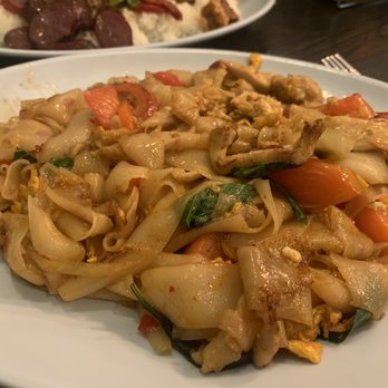 Ruen Pair - Pad Kee Mao - Thai Near Me - Los Angeles, California Ruen Pair - Pad Kee Mao - Thai Near Me - Los Angeles, California