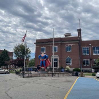 Super Museum & Souvenir Store - Outside large Superman statue - Museums Near Me - Metropolis, Illinois