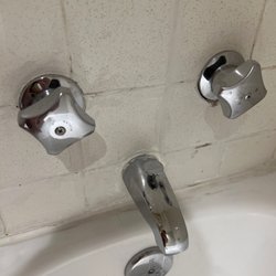 Super 8 by Wyndham Laramie - Shower