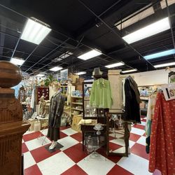 The Heights, Violet's Closet - Inside