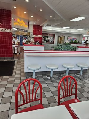 In-N-Out Burger by null