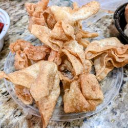 Ling Ling Chinese Restaurant - Our favorite crab rangoons! Nice and crispy, but tender. Good value for ten.