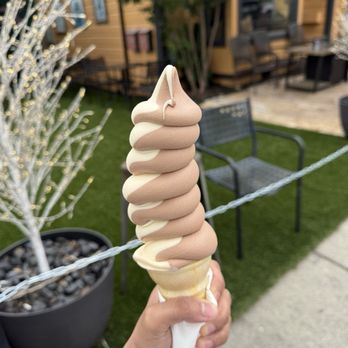 Meadowlark Dairy - Chocolate and vanilla ice cream - Ice Cream & Frozen Yogurt Near Me - Pleasanton, California