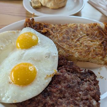 Bisbee Breakfast Club - Corned beef hash and eggs sunny side up - Breakfast & Brunch Near Me - Gilbert, Arizona