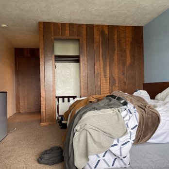 Curly Redwood Lodge - Hotels Near Me - Crescent City, California