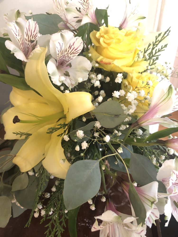 MAPLEHURST FLORIST 17 Reviews Florists 10 Lincoln St, Essex
