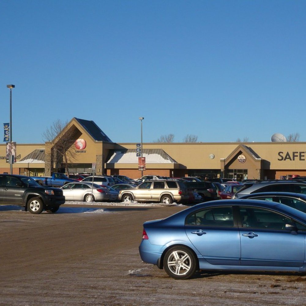 Safeway - cars parked in a parking lot - Grocery Near Me - Edmonton, Alberta