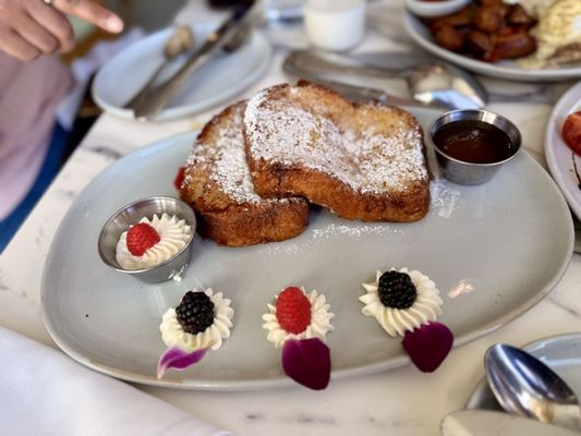 Quince Lakehouse by null