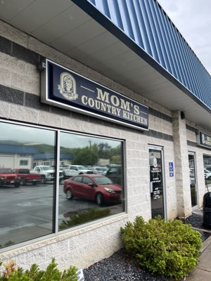 MOM’S COUNTRY KITCHEN - Updated December 2024 - 53 Photos & 84 Reviews