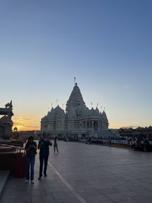 BAPS Shri Swaminarayan Mandir, Edison by null